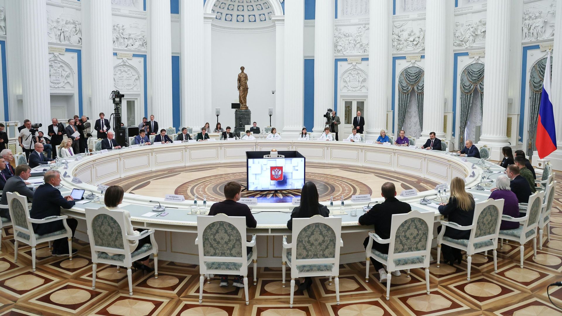 Президент РФ Владимир Путин проводит заседание наблюдательного совета Россия – страна возможностей Президент РФ Владимир Путин проводит заседание наблюдательного совета Россия – страна возможностей - РИА Новости, 1920, 27.05.2025