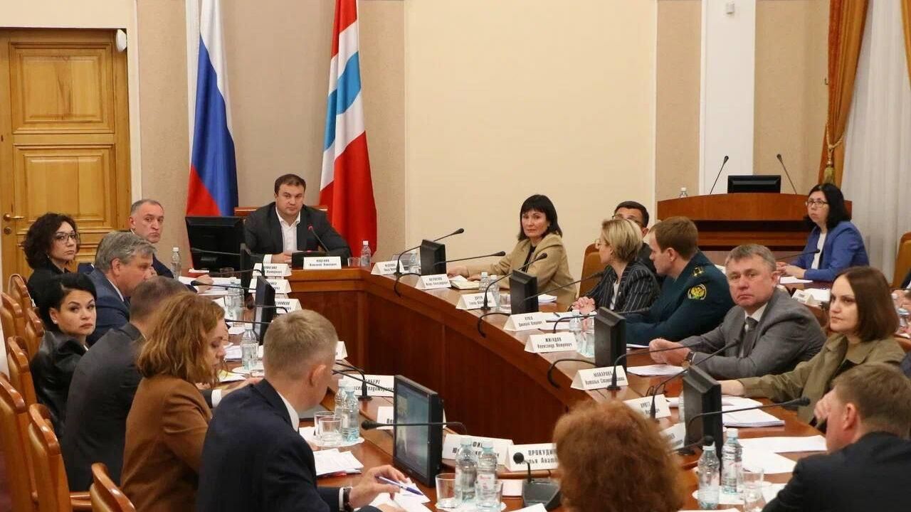 Губернатор Омской области Виталий Хоценко проводит заседание Экспортного совета Губернатор Омской области Виталий Хоценко проводит заседание Экспортного совета - РИА Новости, 1920, 28.05.2025