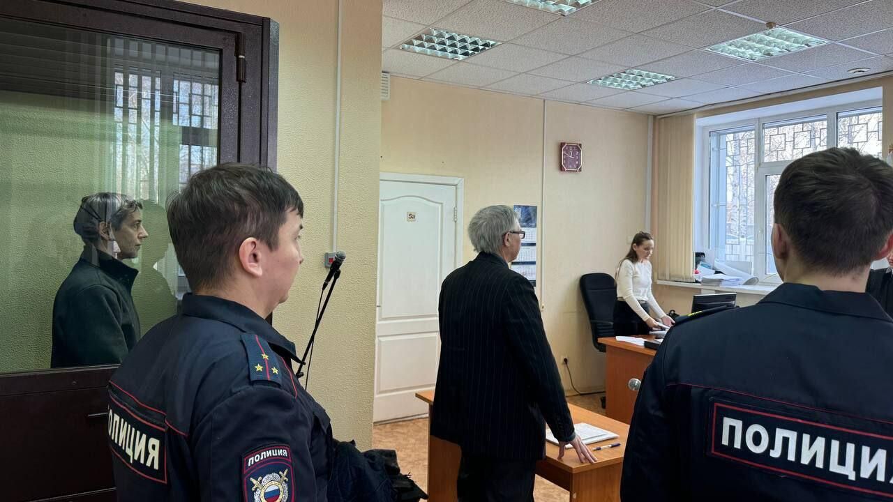 Игорь Красновский, обвиняемый в убийстве чемпиона РСФСР по баскетболу Андрея Сидорика, в зале суда Игорь Красновский, обвиняемый в убийстве чемпиона РСФСР по баскетболу Андрея Сидорика, в зале суда - РИА Новости, 1920, 15.10.2025