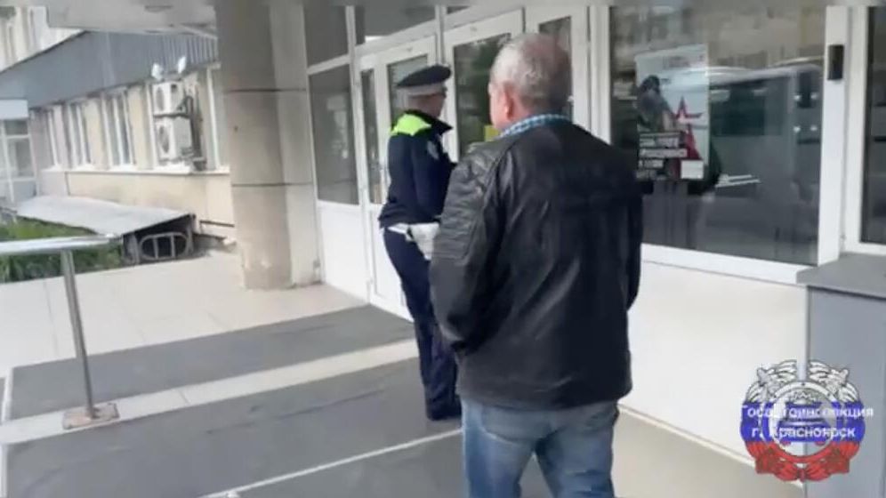 Задержанный водитель, пытавшийся уплыть от сотрудников ГИБДД по реке Енисей Задержанный водитель, пытавшийся уплыть от сотрудников ГИБДД по реке Енисей - РИА Новости, 1920, 28.05.2025