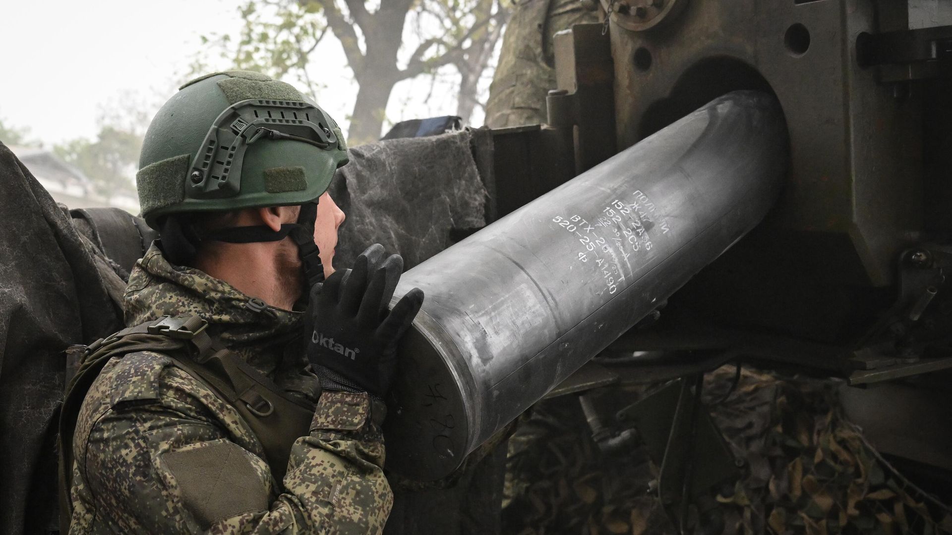 Боевая работа расчета пушки 2С5 Гиацинт-С группировки войск Центр на Красноармейском направлении СВО Боевая работа расчета пушки 2С5 Гиацинт-С группировки войск Центр на Красноармейском направлении СВО - РИА Новости, 1920, 01.06.2025