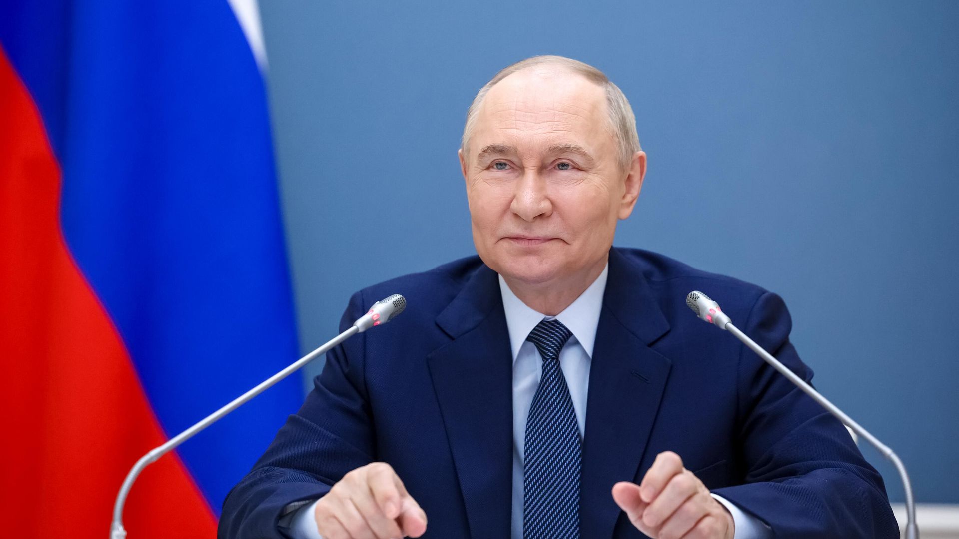 Президент РФ Владимир Путин во время встречи в режиме видеоконференции с семьями, награжденными орденом Родительская слава, и матерями, удостоенными почетного звания Мать-героиня Президент РФ Владимир Путин во время встречи в режиме видеоконференции с семьями, награжденными орденом Родительская слава, и матерями, удостоенными почетного звания Мать-героиня - РИА Новости, 1920, 29.05.2025
