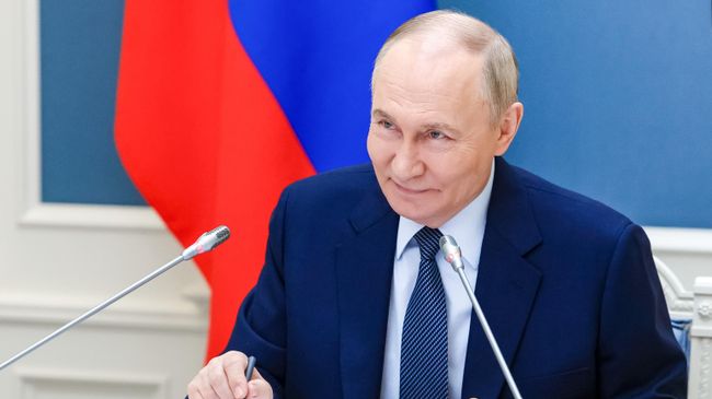 Президент РФ Владимир Путин встретился с семьями, награжденными орденом Родительская слава, и матерями, удостоенными почетного звания Мать-героиня