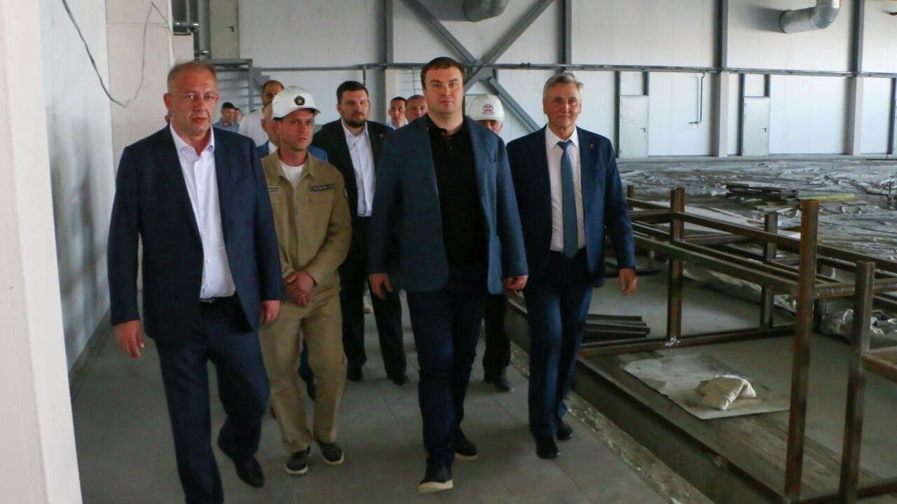 Губернатор Хоценко посетил строительство ледового дворца в Омской области - РИА Новости, 1920, 30.05.2025