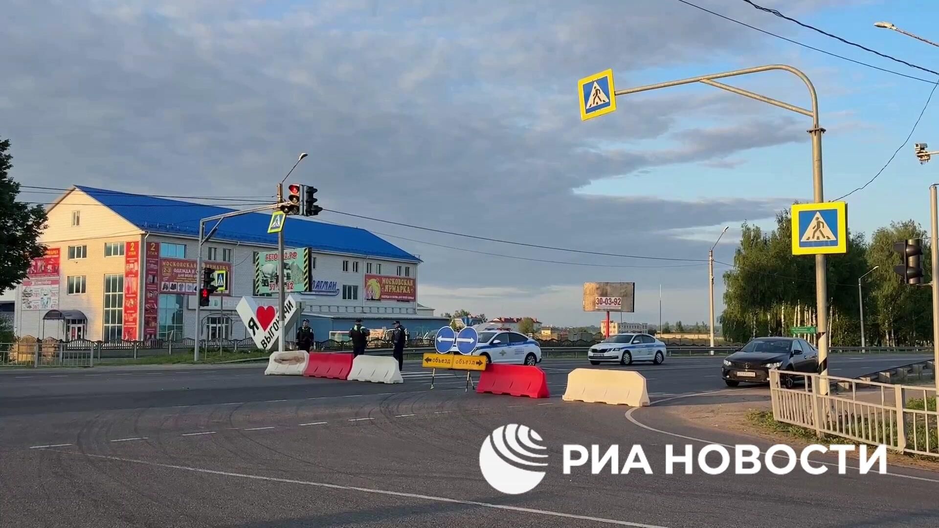 Перекрытая дорога к месту обрушения моста в Брянской области Перекрытая дорога к месту обрушения моста в Брянской области - РИА Новости, 1920, 01.06.2025