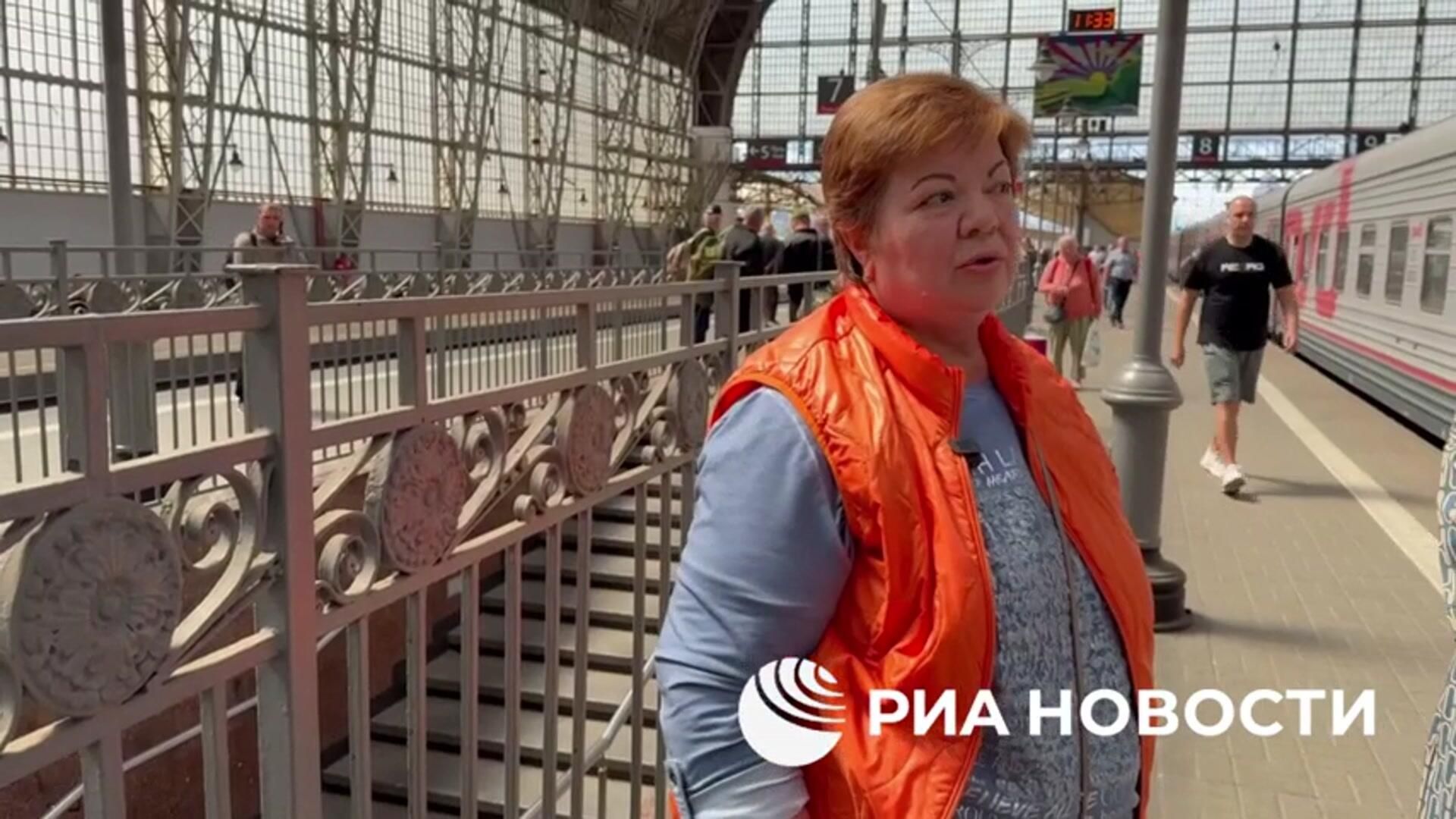 Женщина, прибывшая в Москву на резервном поезде №902 о том, как пассажиров подбросило в момент ЧП Женщина, прибывшая в Москву на резервном поезде №902 о том, как пассажиров подбросило в момент ЧП - РИА Новости, 1920, 01.06.2025