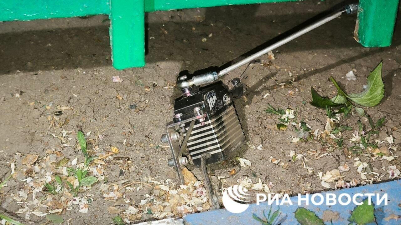 Обломки беспилотника, атаковавшего Курск Обломки беспилотника, атаковавшего Курск - РИА Новости, 1920, 02.06.2025