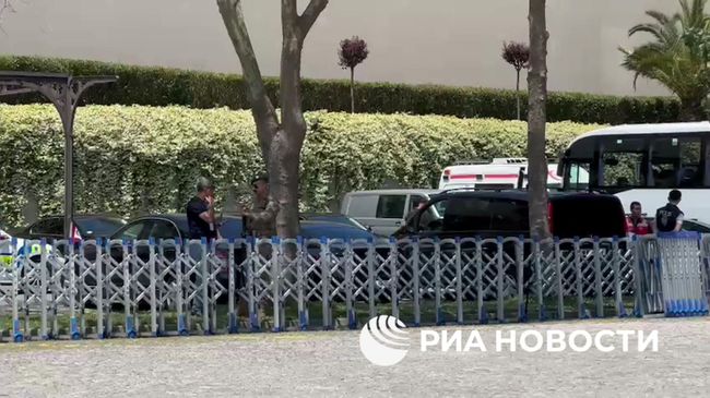 Меры безопасности на территории дворца в Стамбуле, где пройдут переговоры России и Украины