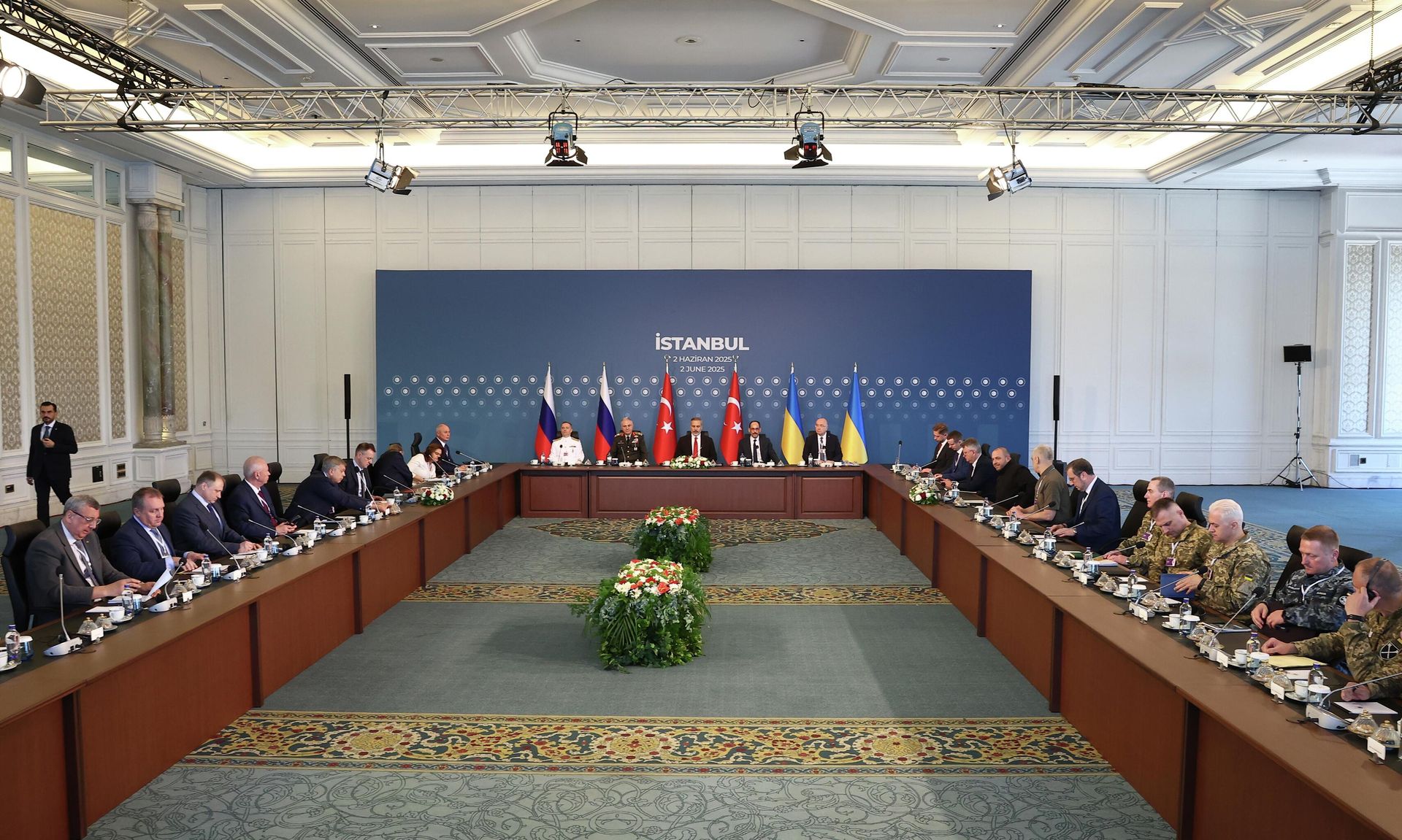 Прямые переговоры между делегациями России и Украины во дворце Чираган в Стамбуле Прямые переговоры между делегациями России и Украины во дворце Чираган в Стамбуле - РИА Новости, 1920, 03.06.2025
