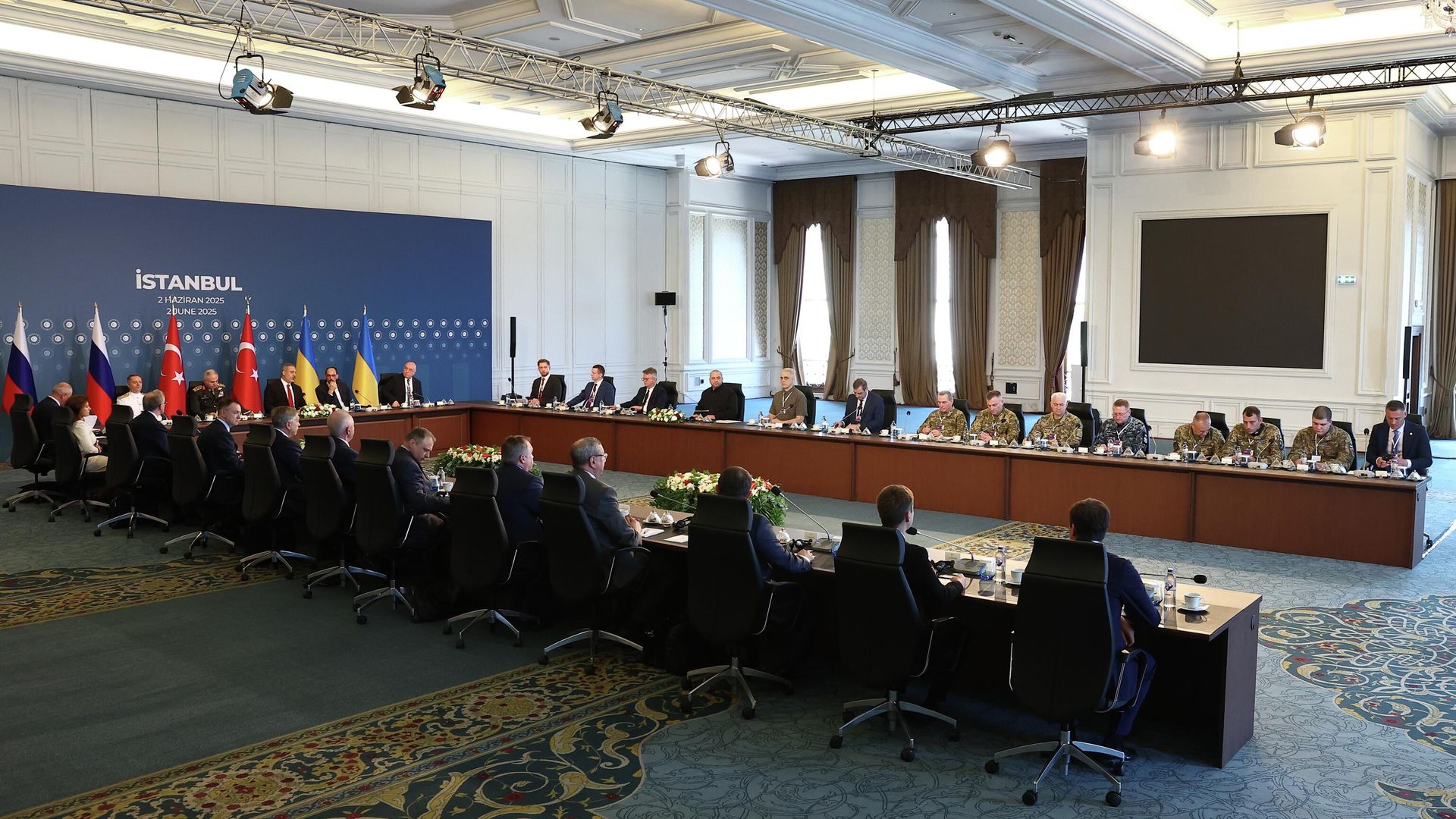Прямые переговоры между делегациями России и Украины во дворце Чираган в Стамбуле Прямые переговоры между делегациями России и Украины во дворце Чираган в Стамбуле - РИА Новости, 1920, 02.06.2025