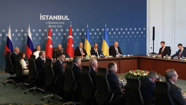 Прямые переговоры между делегациями России и Украины во дворце Чираган в Стамбуле