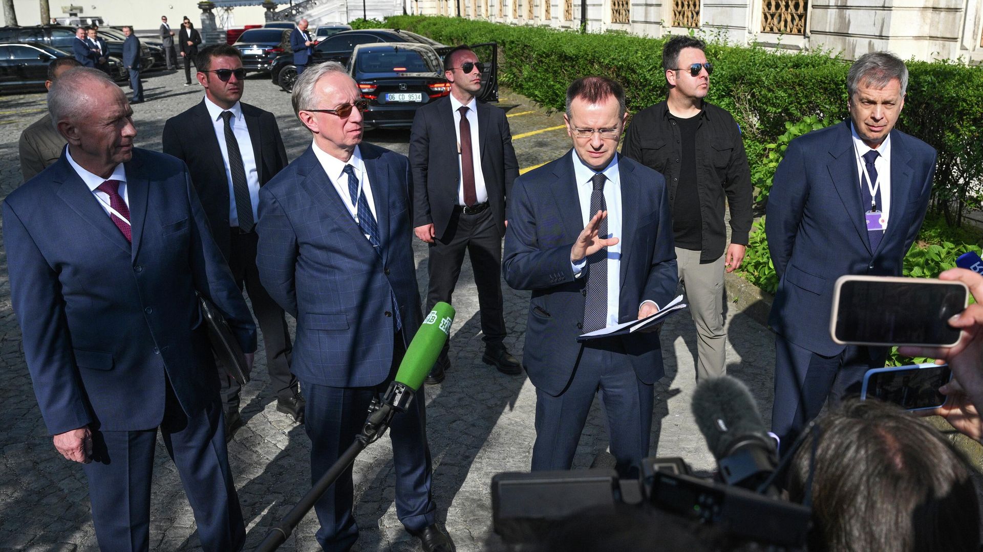 Владимир Мединский после переговоров между делегациями России и Украины в дворце Чираган - РИА Новости, 1920, 07.06.2025