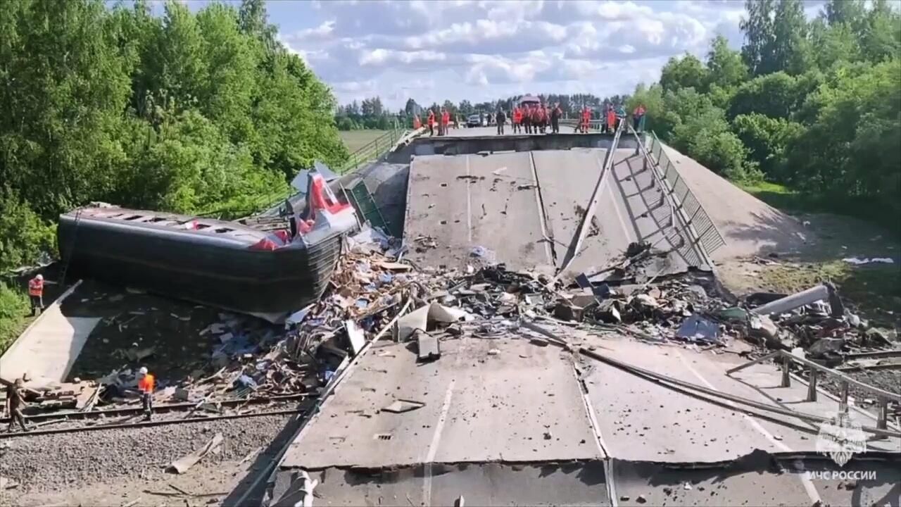 Место обрушения моста вследствие подрыва в Брянской области Место обрушения моста вследствие подрыва в Брянской области - РИА Новости, 1920, 07.07.2025