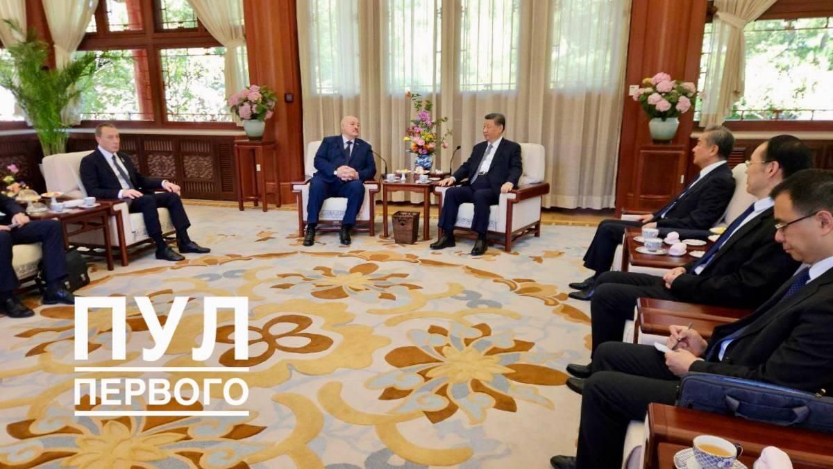 Александр Лукашенко и Си Цзиньпин во время встречи в Пекине. 4 июня 2025 Александр Лукашенко и Си Цзиньпин во время встречи в Пекине. 4 июня 2025 - РИА Новости, 1920, 04.06.2025
