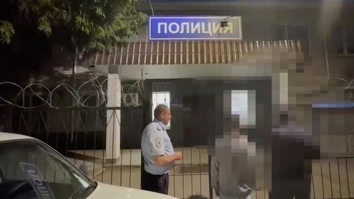 Задержание жителя Калужской области, поджегшего паспорт на видео в ТЦ - РИА Новости, 1920, 04.06.2025