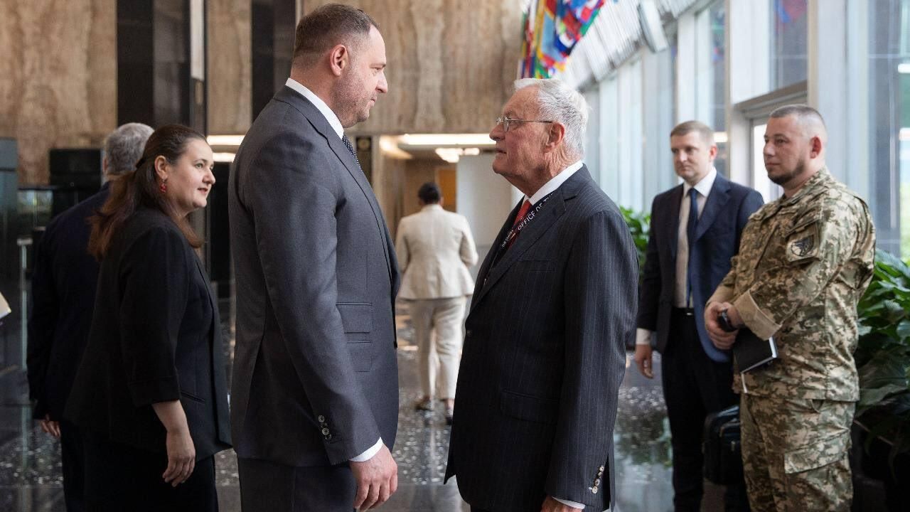 Глава офиса Владимира Зеленского Андрей Ермак и спецпредставитель президента США по Украине Кит Келлог во время встречи  - РИА Новости, 1920, 03.06.2025