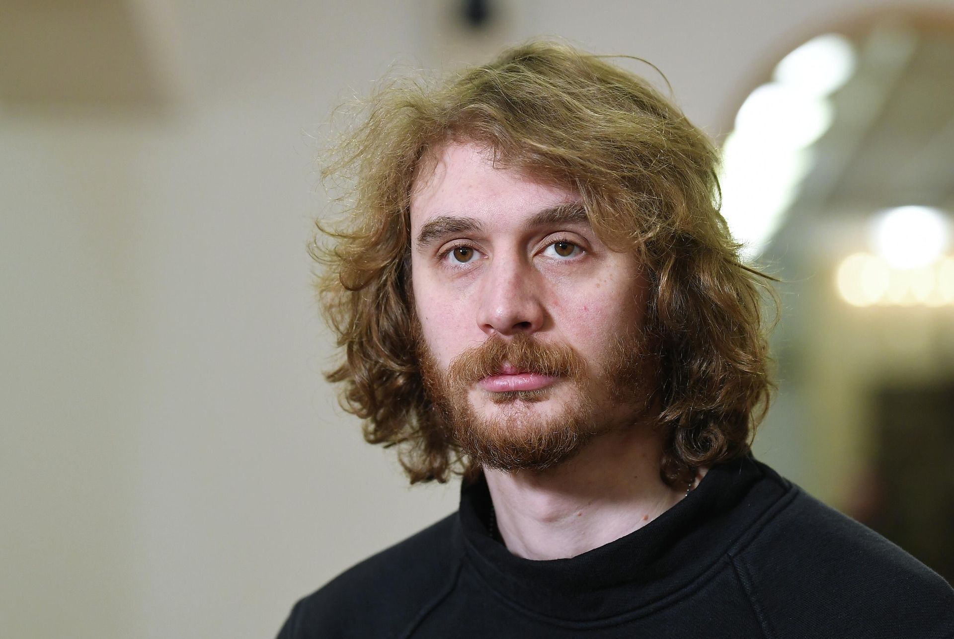 Режиссер Владимир Киммельман во время пресс-подхода перед началом спектакля Завтра была война в театре имени Пушкина в Москве Режиссер Владимир Киммельман во время пресс-подхода перед началом спектакля Завтра была война в театре имени Пушкина в Москве - РИА Новости, 1920, 04.06.2025