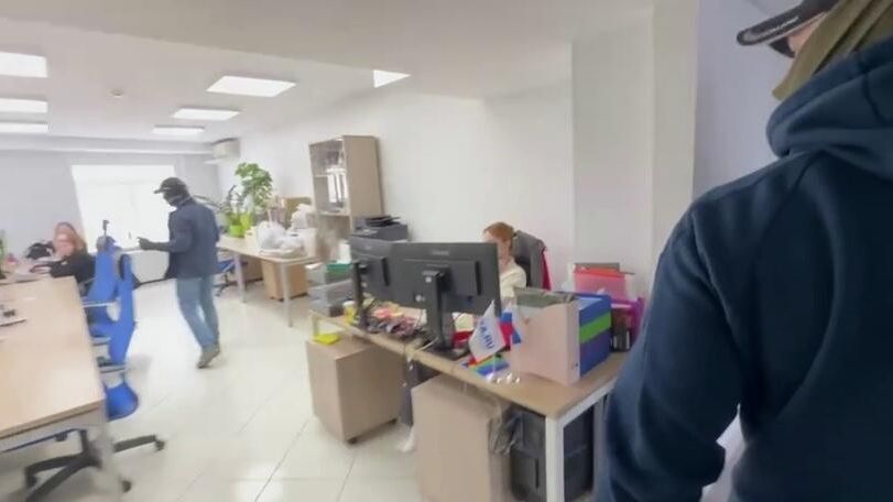 Обыски в головном офисе агентства URA.RU в Екатеринбурге Обыски в головном офисе агентства URA.RU в Екатеринбурге - РИА Новости, 1920, 05.06.2025