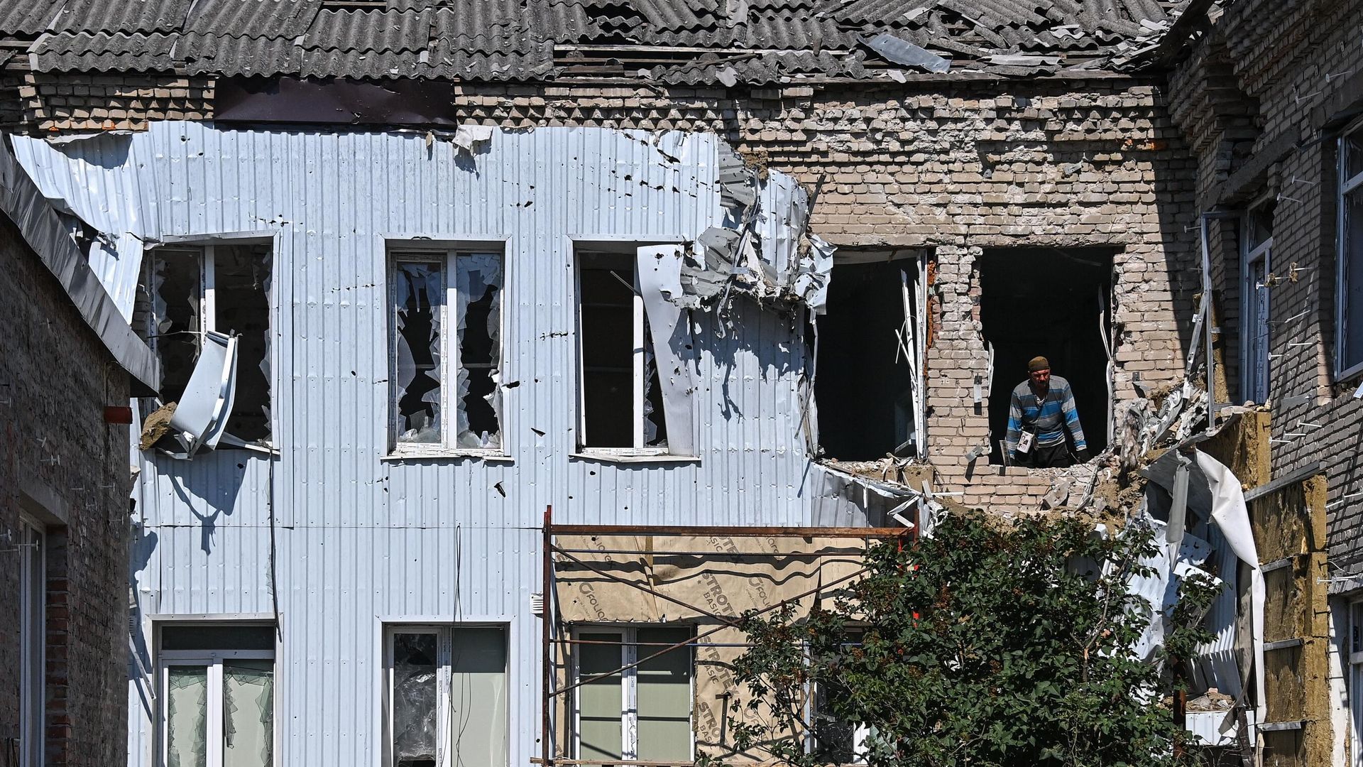 Разрушенное здание Волновахской центральной районной больницы Разрушенное здание Волновахской центральной районной больницы - РИА Новости, 1920, 05.06.2025