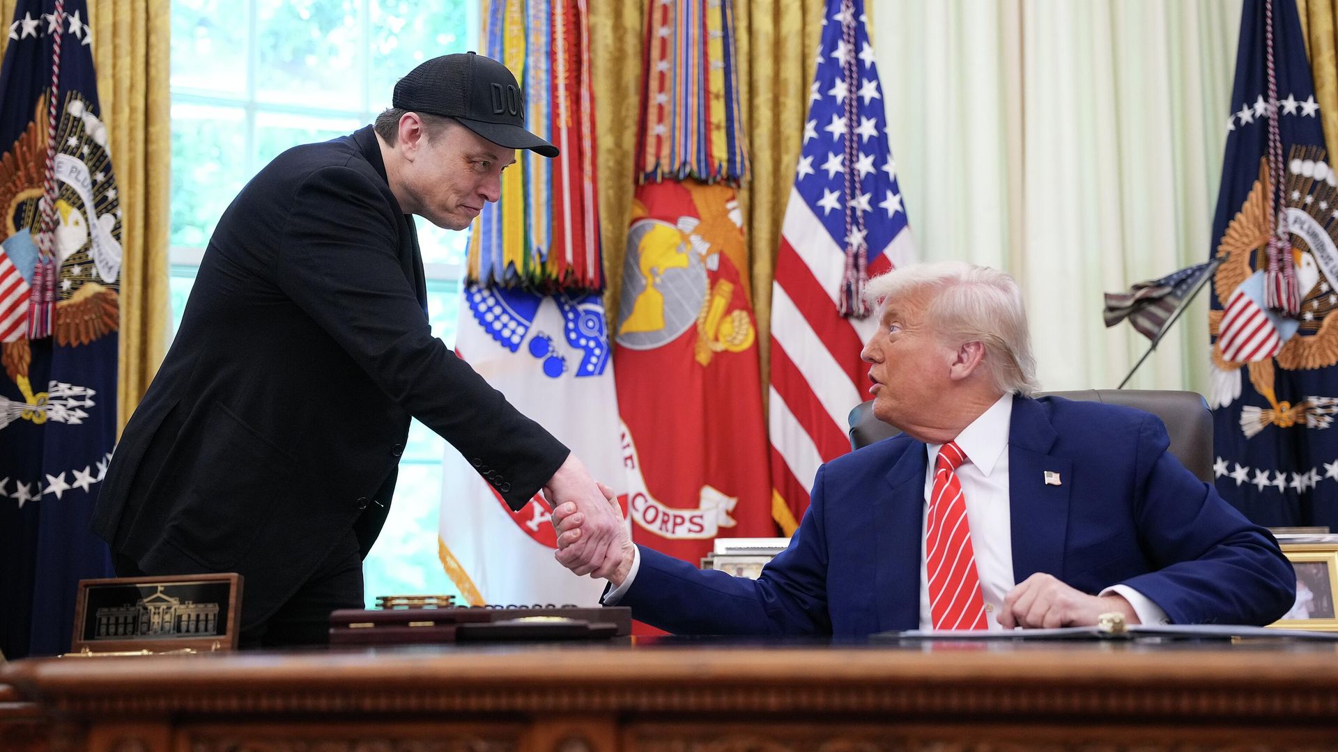 Президент США Дональд Трамп и Илон Маск в Овальном кабинете Белого дома - РИА Новости, 1920, 05.06.2025