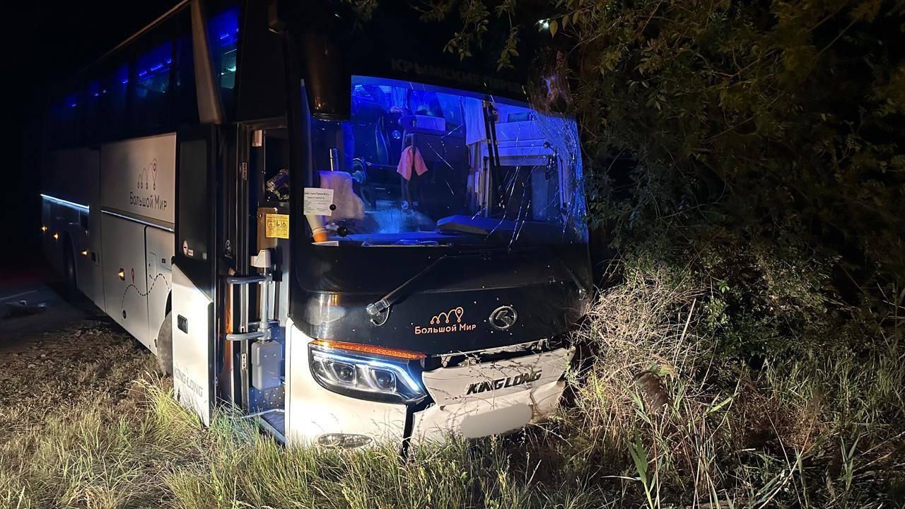 ДТП с участием рейсового автобуса на автодороге Красноперекопск-Джанкой ДТП с участием рейсового автобуса на автодороге Красноперекопск-Джанкой - РИА Новости, 1920, 06.06.2025