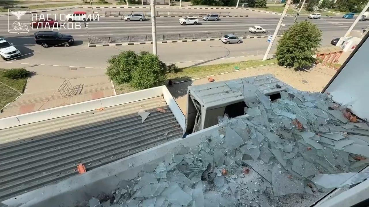 Здание суда в Белгороде, по которому ВСУ ударили беспилотником самолетного типа. Кадр видео Здание суда в Белгороде, по которому ВСУ ударили беспилотником самолетного типа. Кадр видео - РИА Новости, 1920, 06.06.2025