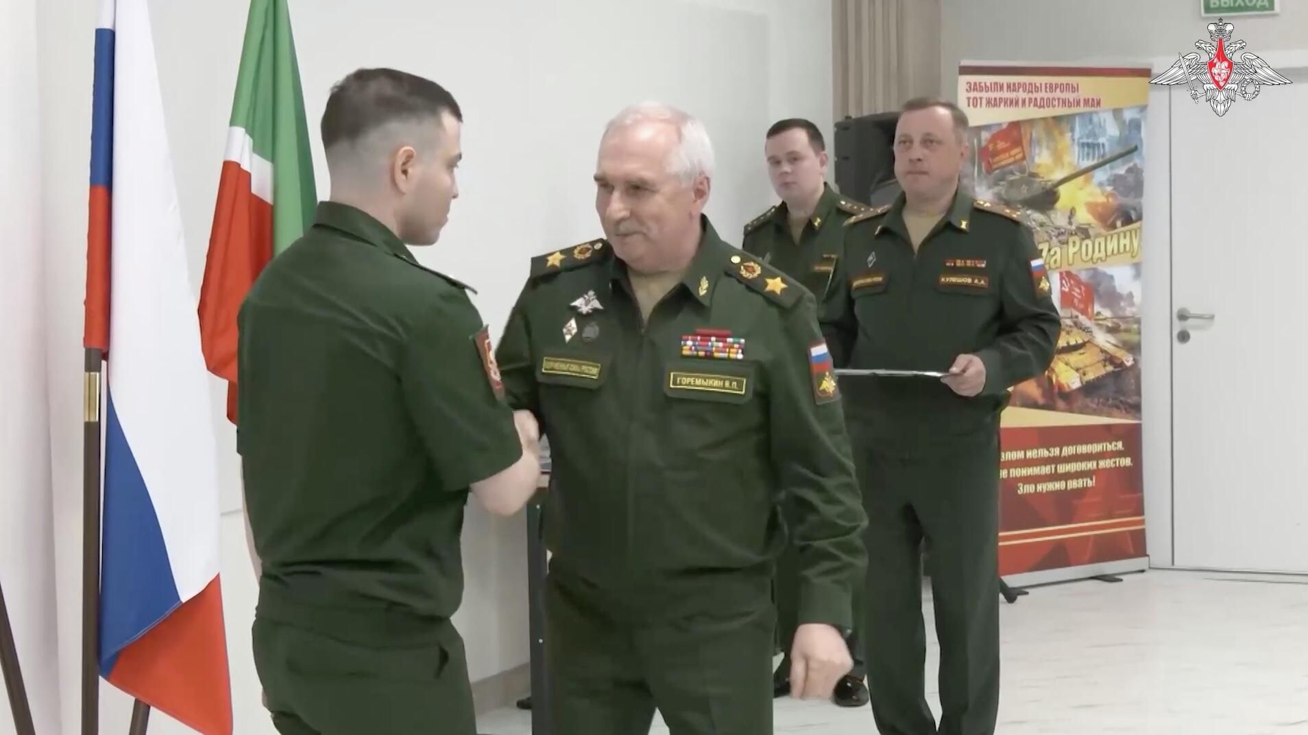Госнаграды участникам спецоперации и врачам вручили в госпитале МО в Казани Госнаграды участникам спецоперации и врачам вручили в госпитале МО в Казани - РИА Новости, 1920, 07.06.2025
