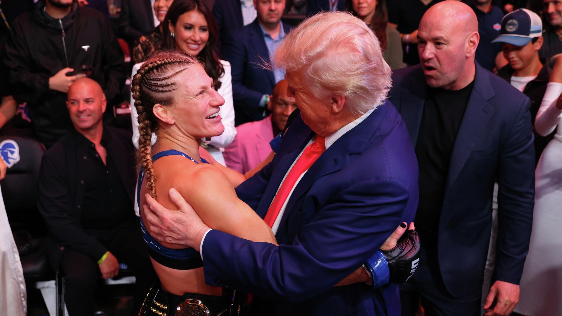 Кайла Харрисон и Дональд Трамп Кайла Харрисон и Дональд Трамп - РИА Новости, 1920, 08.06.2025