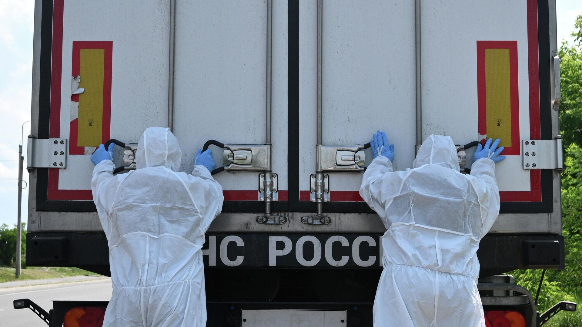 Рефрижераторы с телами погибших украинских военнослужащих - РИА Новости, 1920, 20.11.2025