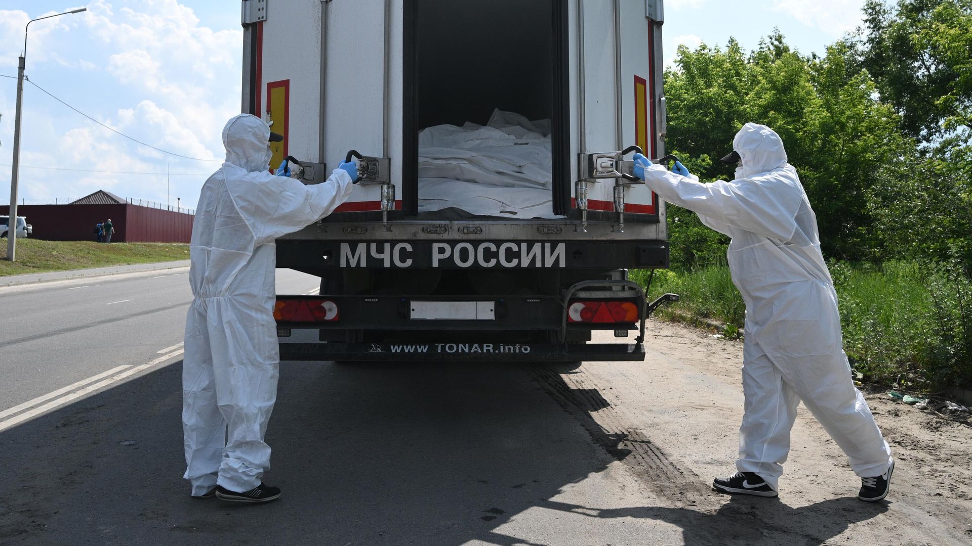 Рефрижератор с телами погибших украинских военнослужащих в Брянской области - РИА Новости, 1920, 23.06.2025
