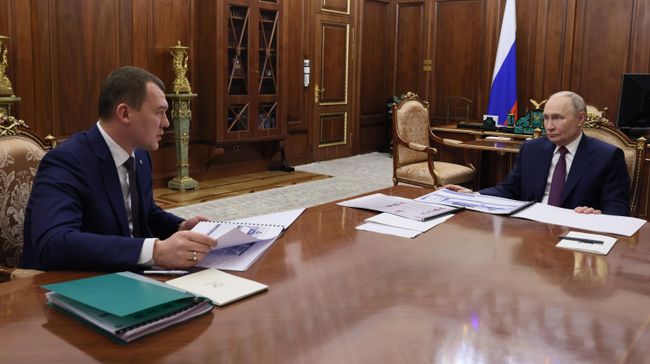 Президент РФ Владимир Путин во время встречи с министром спорта Михаилом Дегтяревым