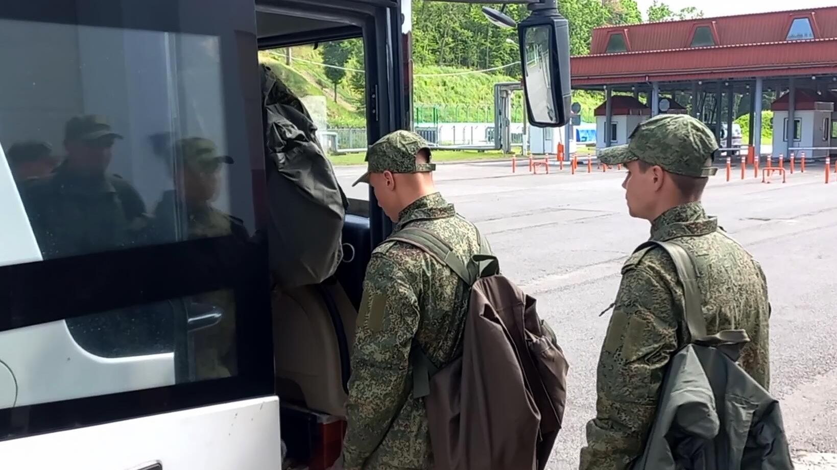 Военнослужащие вооруженных сил РФ, вернувшиеся из украинского плена - РИА Новости, 1920, 14.06.2025