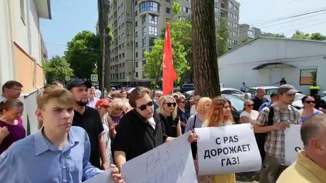Партия социалистов провела пикет у здания госпредприятия Energocom в Молдавии 