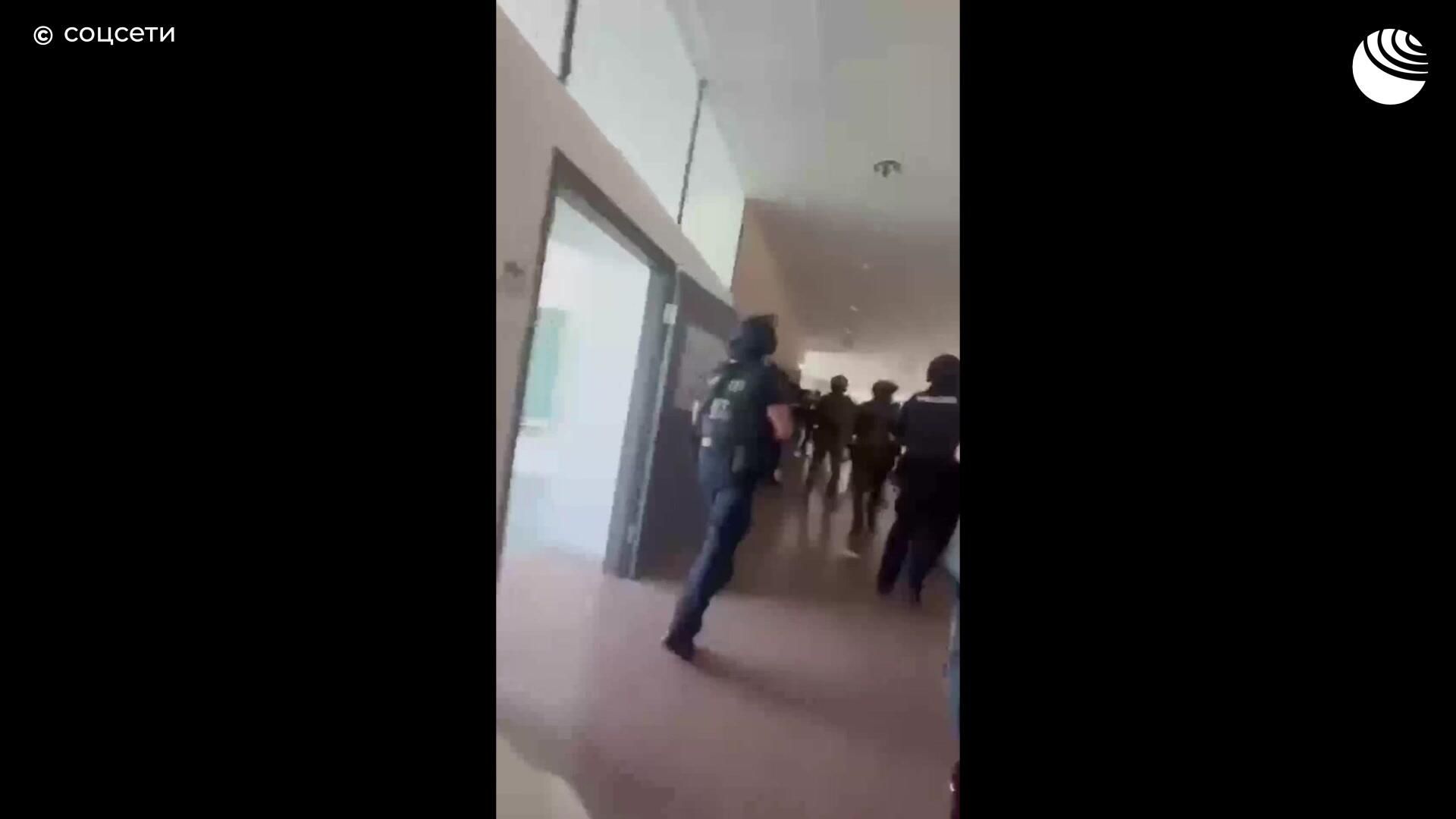 Эвакуация учеников из австрийской школы - РИА Новости, 1920, 10.06.2025