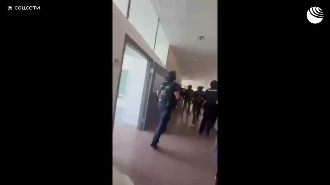 Эвакуация учеников из австрийской школы