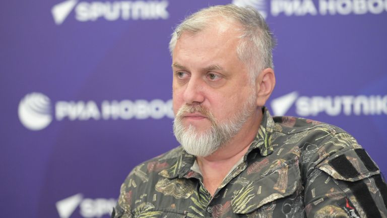 Научный сотрудник отдела археологии эпохи Великого переселения народов и раннего средневековья Института археологии РАН, начальник Орловского отряда Сейминско-Суджинской экспедиции Олег Радюш Научный сотрудник отдела археологии эпохи Великого переселения народов и раннего средневековья Института археологии РАН, начальник Орловского отряда Сейминско-Суджинской экспедиции Олег Радюш