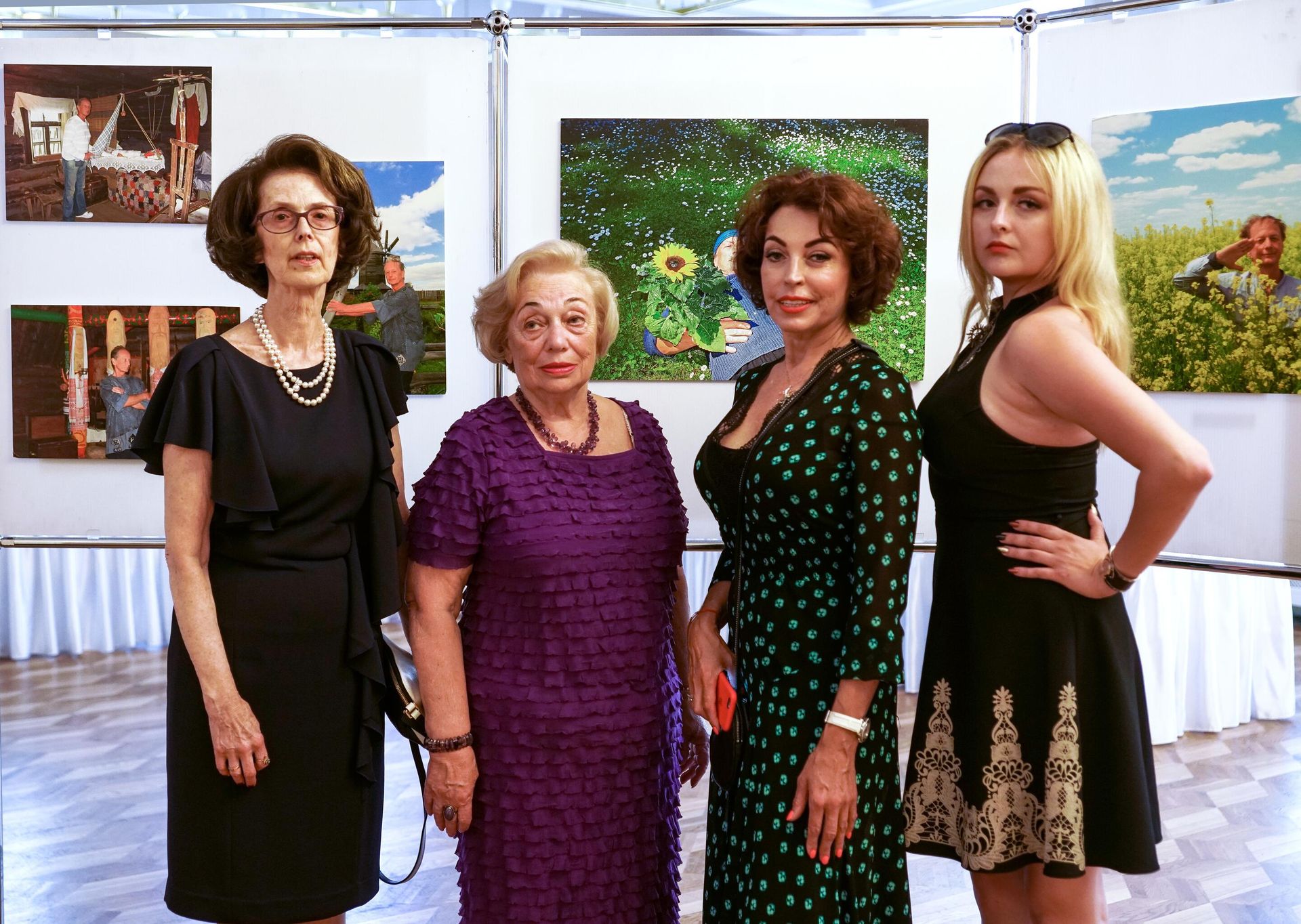 Велта Калнберзина, Людмила Задорнова, Елена Бомбина и Елена Задорнова на вечере памяти сатирика Михаила Задорнова в Доме Москвы Велта Калнберзина, Людмила Задорнова, Елена Бомбина и Елена Задорнова на вечере памяти сатирика Михаила Задорнова в Доме Москвы - РИА Новости, 1920, 10.06.2025