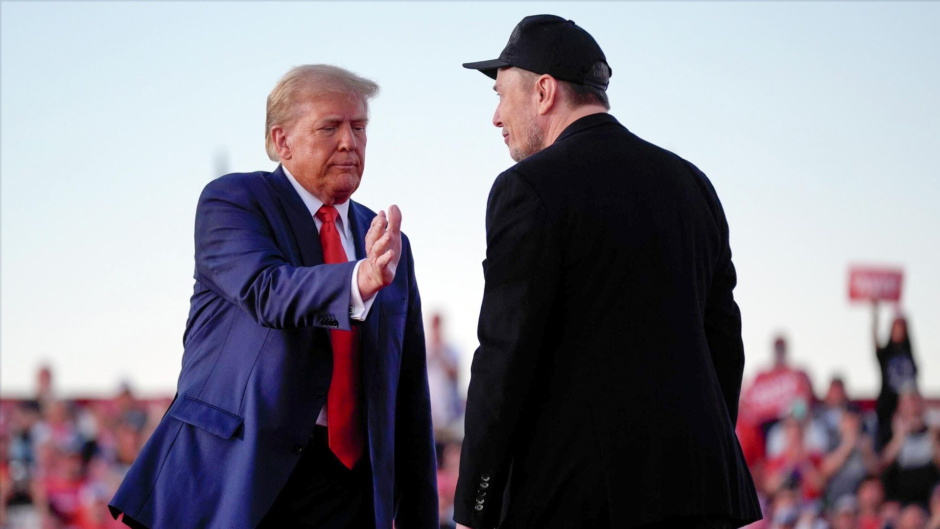 Дональд Трамп и Илон Маск Дональд Трамп и Илон Маск - РИА Новости, 1920, 01.07.2025