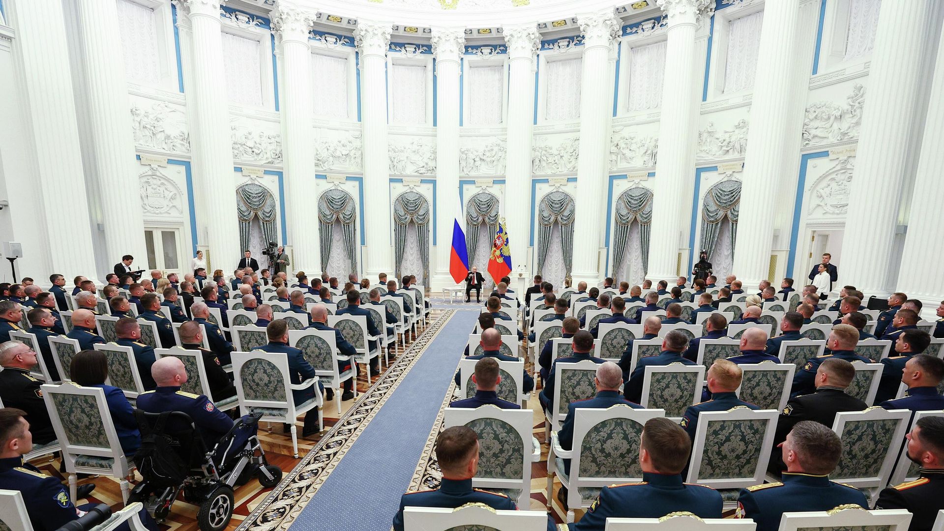 Президент РФ Владимир Путин на встрече в Кремле с участниками образовательной программы для ветеранов и участников специальной военной операции Время Героев. 12 июня 2025 - РИА Новости, 1920, 12.06.2025
