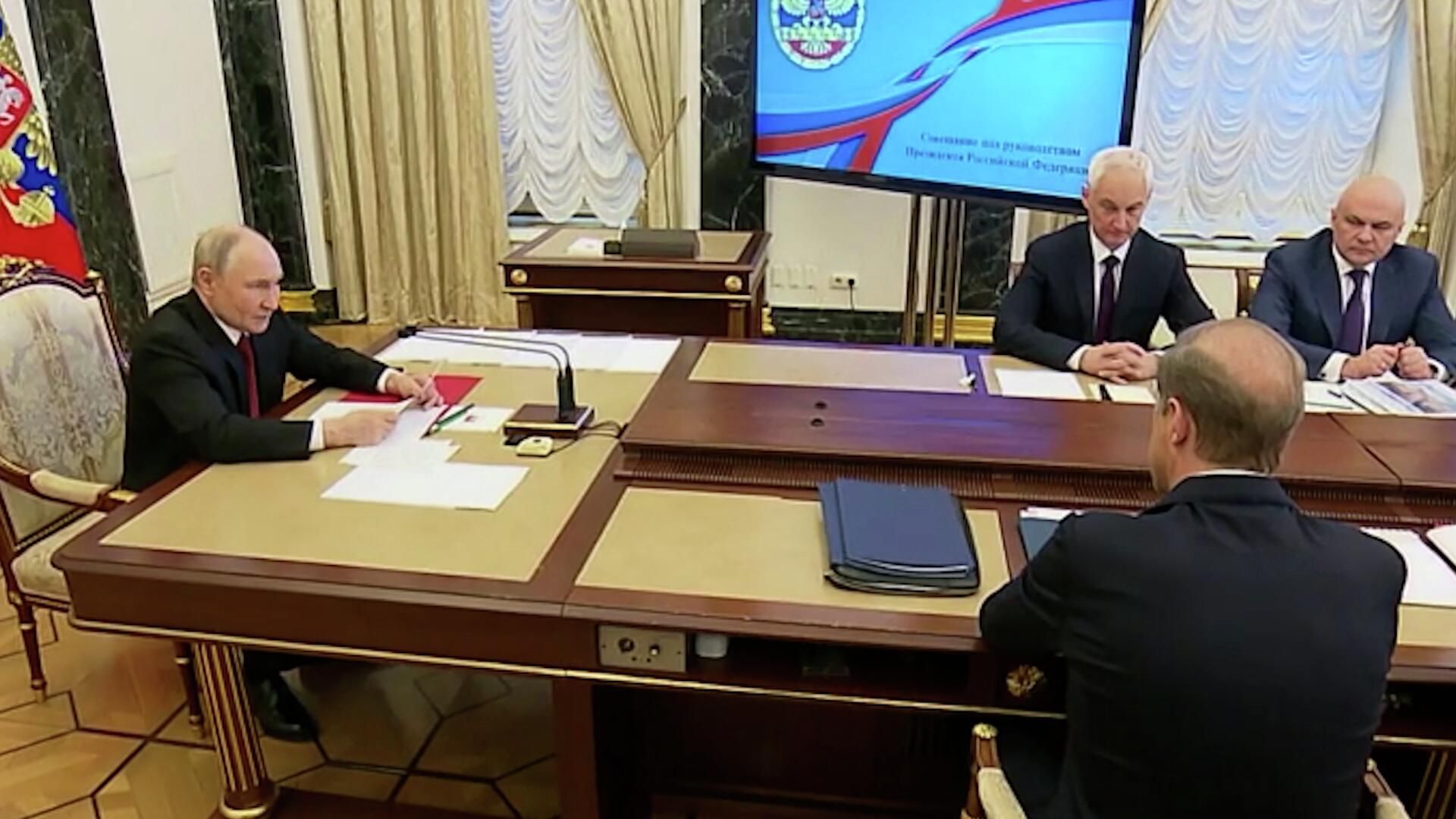 Путин на совещании по развитию ПВО, дронов и космических войск Путин на совещании по развитию ПВО, дронов и космических войск - РИА Новости, 1920, 12.06.2025