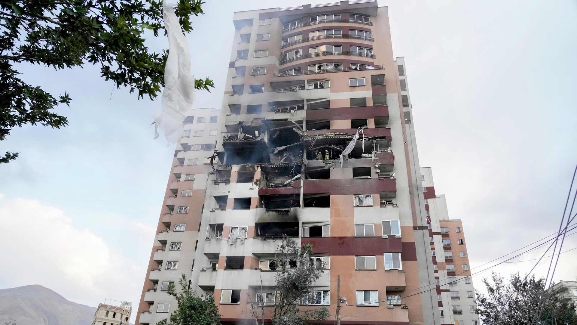 Последствия израильской атаки в Тегеране, Иран Последствия израильской атаки в Тегеране, Иран - РИА Новости, 1920, 13.06.2025
