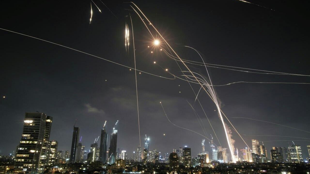 Системы ПВО Израиля отражают ракетную атаку Ирана на Тель-Авив Системы ПВО Израиля отражают ракетную атаку Ирана на Тель-Авив - РИА Новости, 1920, 04.03.2026