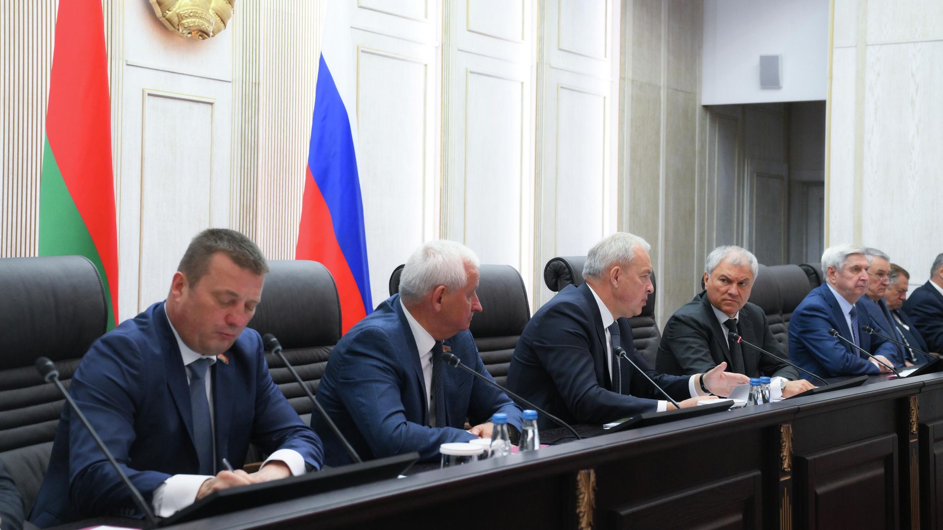 Председатель Государственной Думы РФ Вячеслав Володин во время 68-й сессии Парламентского собрания Союза Белоруссии и России в Бресте Председатель Государственной Думы РФ Вячеслав Володин во время 68-й сессии Парламентского собрания Союза Белоруссии и России в Бресте - РИА Новости, 1920, 16.06.2025