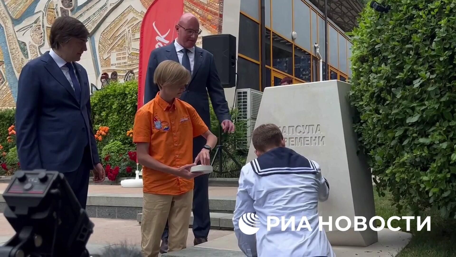 Вице-премьер Дмитрий Чернышенко поздравил Артек со столетним юбилеем Вице-премьер Дмитрий Чернышенко поздравил Артек со столетним юбилеем - РИА Новости, 1920, 16.06.2025