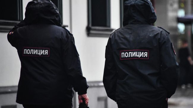 Сотрудники полиции