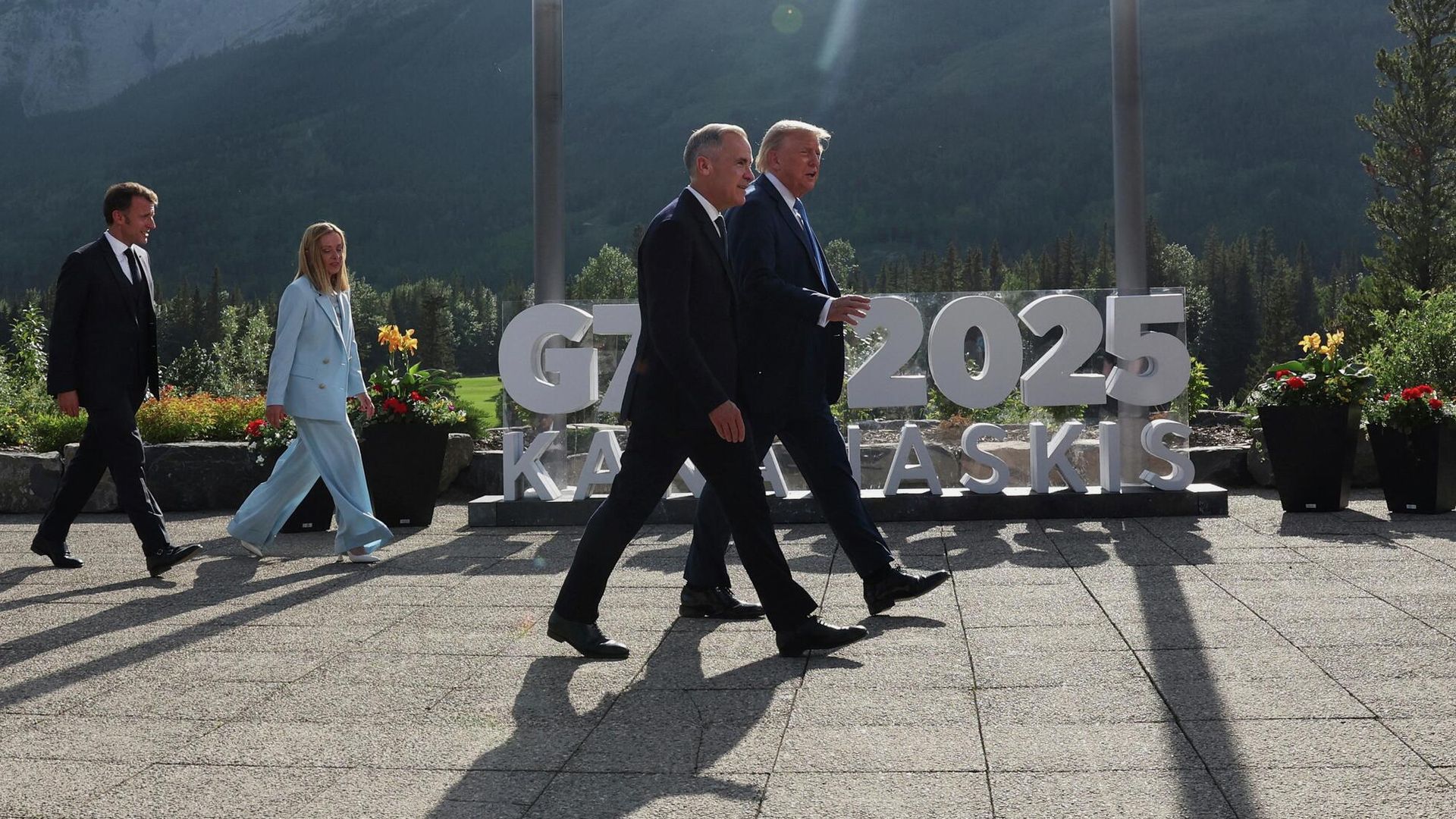 Президент США Дональд Трамп во время саммита G7 Президент США Дональд Трамп во время саммита G7 - РИА Новости, 1920, 17.06.2025