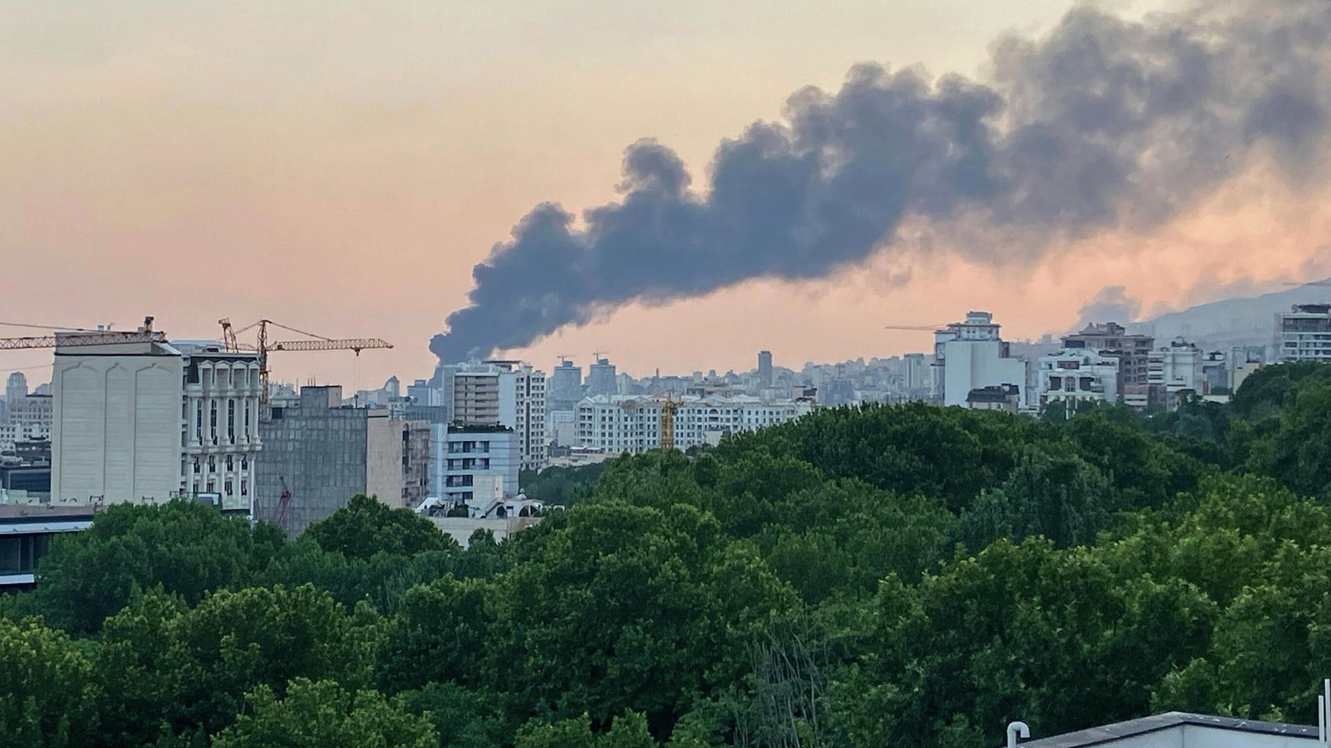 Дым на месте взрыва в Тегеране Дым на месте взрыва в Тегеране - РИА Новости, 1920, 08.07.2025