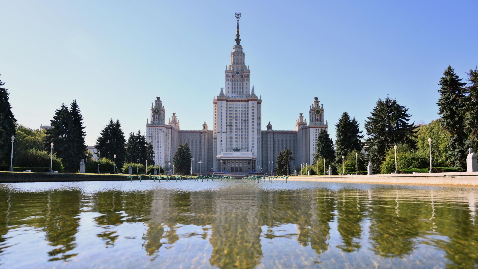 Главное здание МГУ на Воробьевых горах Главное здание МГУ на Воробьевых горах - РИА Новости, 1920, 07.08.2026
