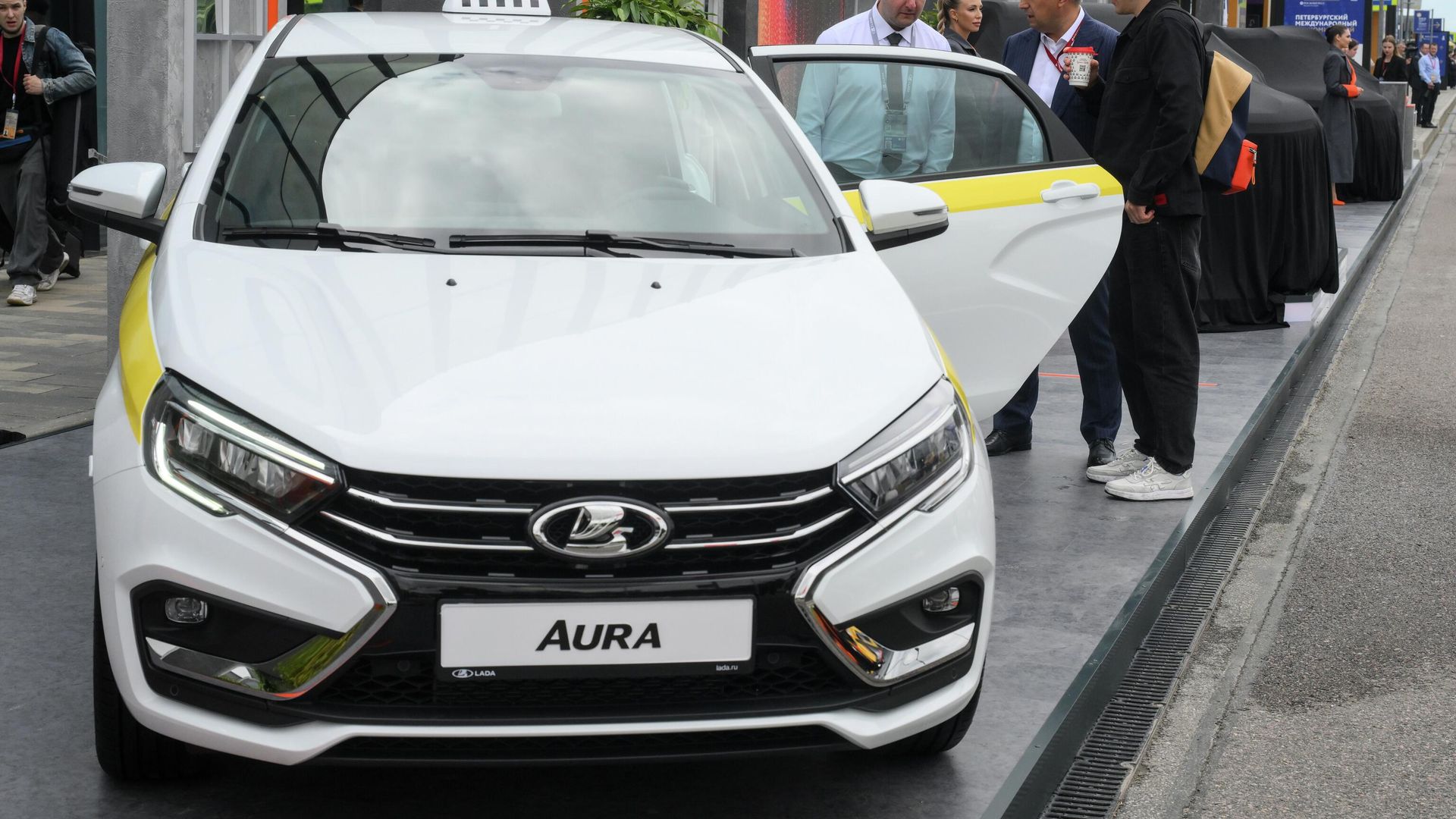 Lada Aura для такси на ПМЭФ-2025 Lada Aura для такси на ПМЭФ-2025 - РИА Новости, 1920, 18.06.2025