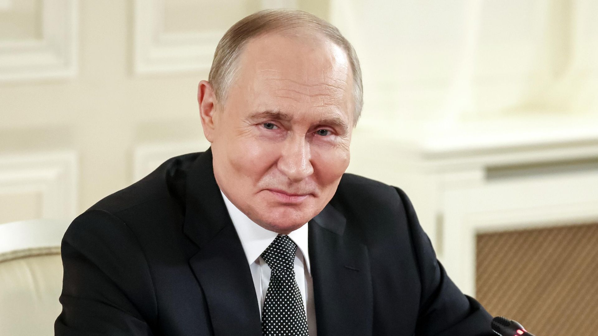 Президент РФ Владимир Путин на встрече с руководителями международных информационных агентств в Санкт-Петербурге Президент РФ Владимир Путин на встрече с руководителями международных информационных агентств в Санкт-Петербурге - РИА Новости, 1920, 19.06.2025